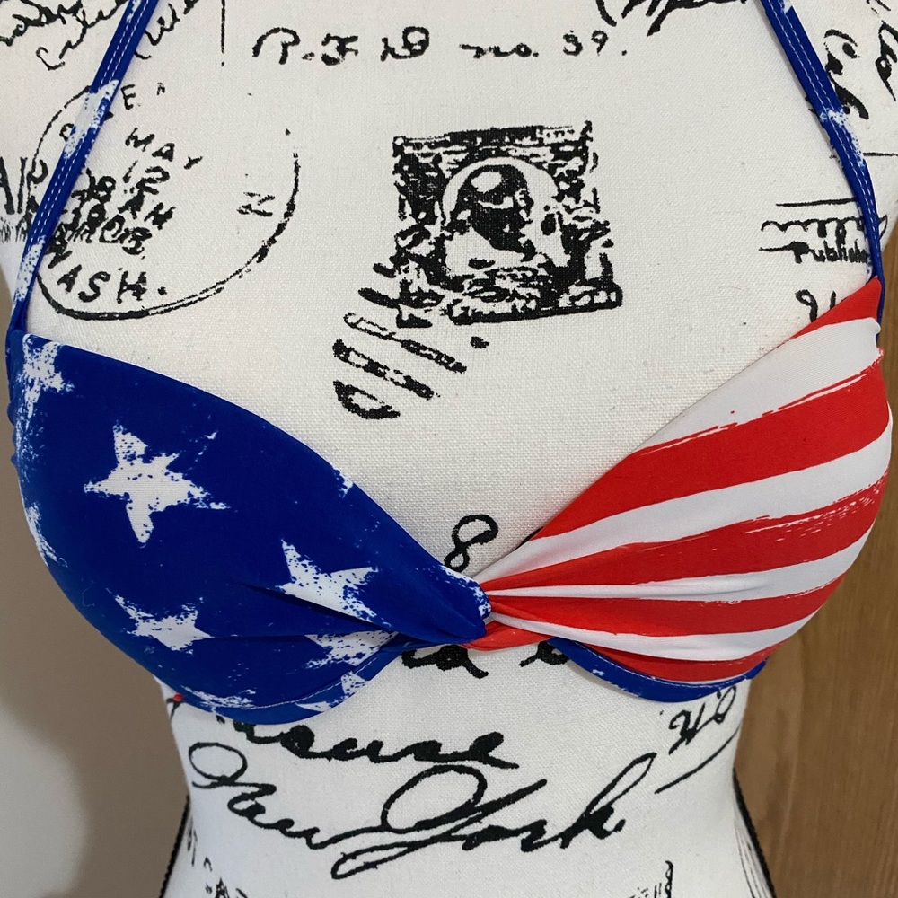 Bikini - Picture 2 of 8
